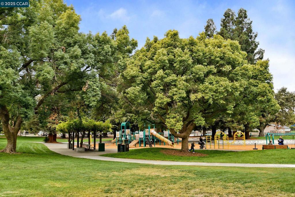 GREGORY GARDENS - Residential