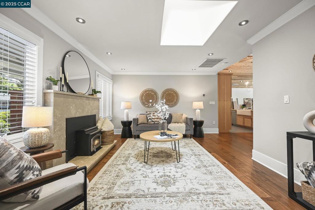 GREGORY GARDENS - Residential