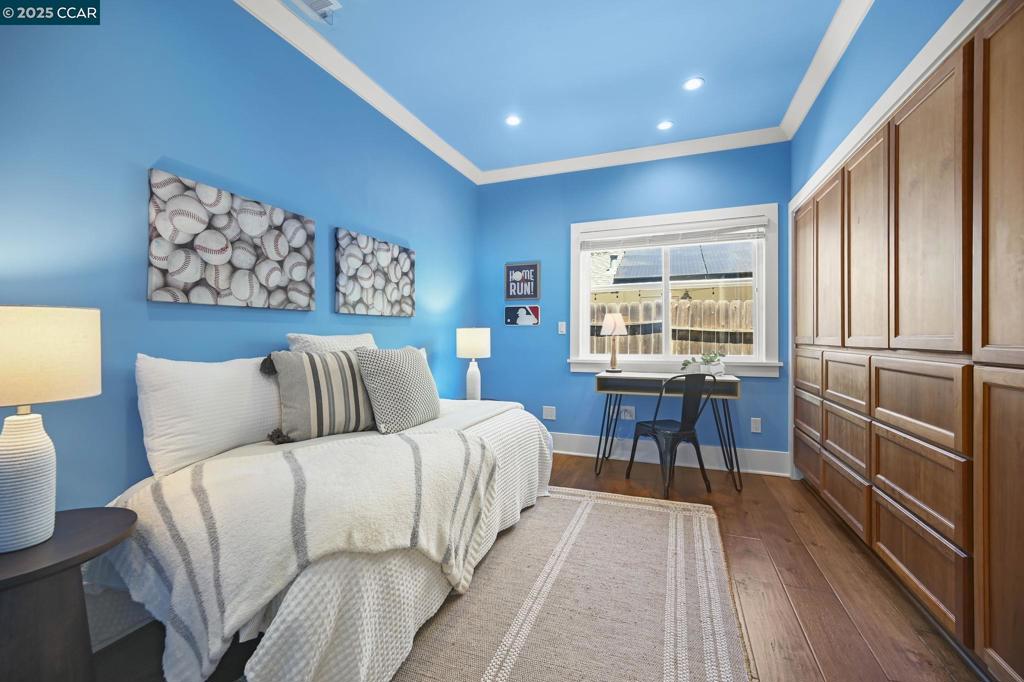 GREGORY GARDENS - Residential