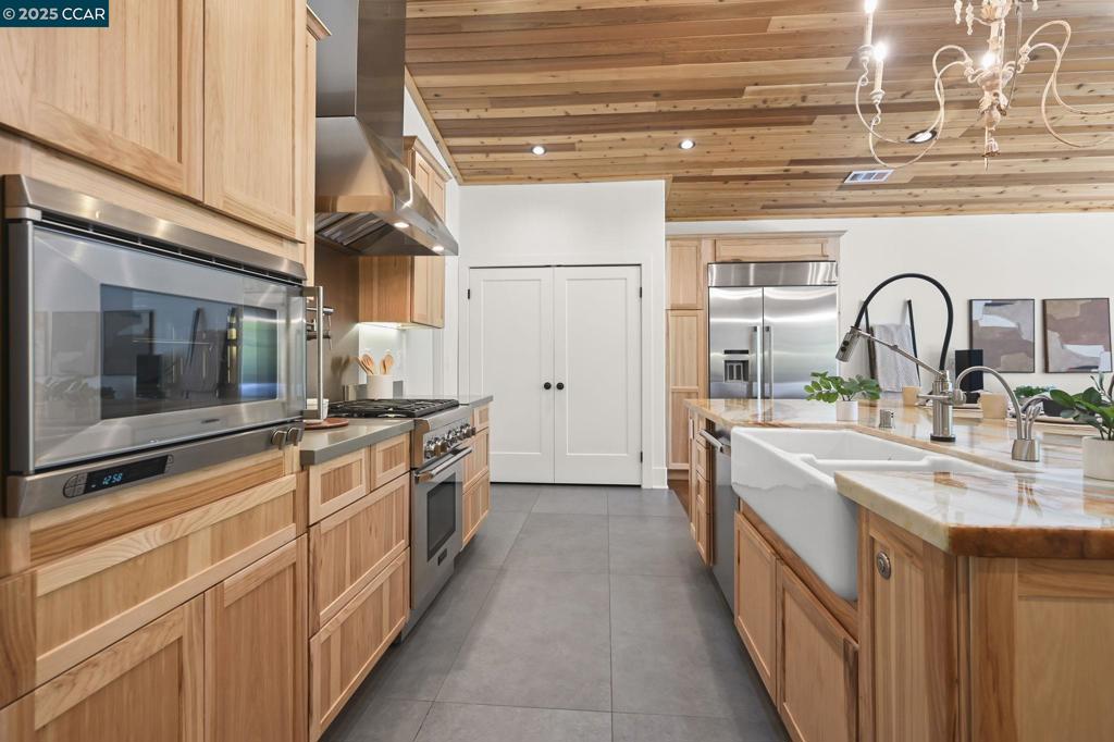 GREGORY GARDENS - Residential