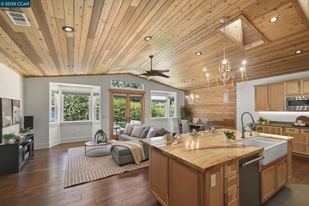 GREGORY GARDENS - Residential