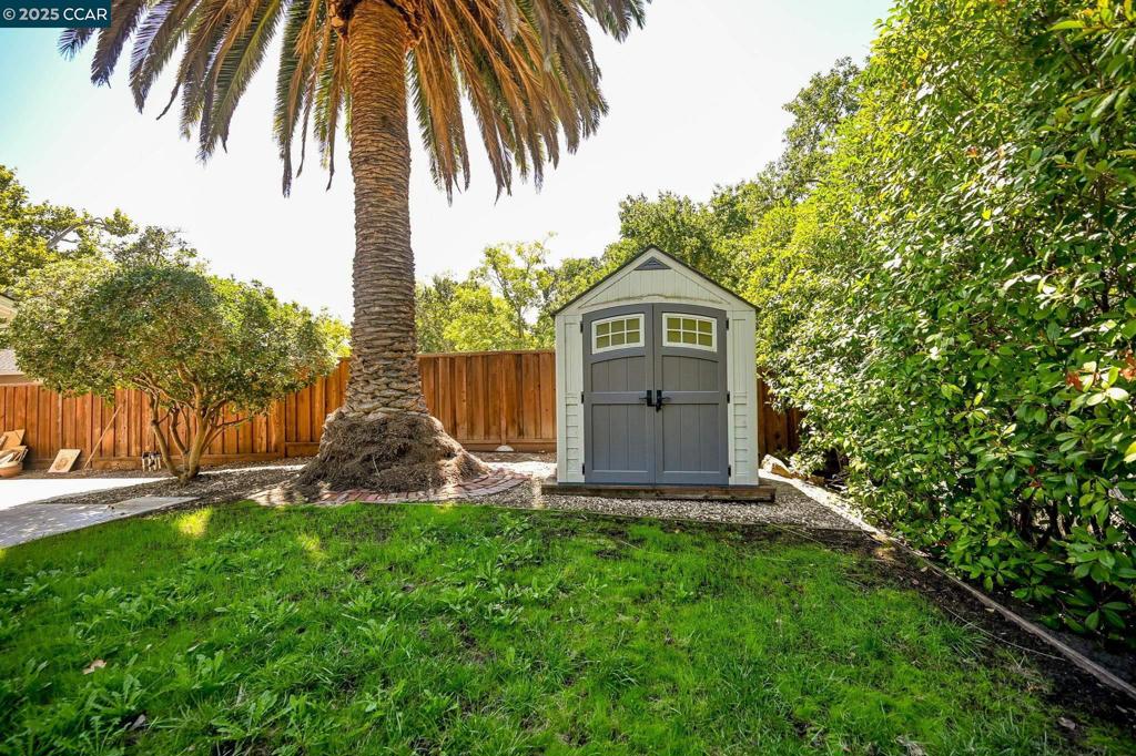 GREGORY GARDENS - Residential