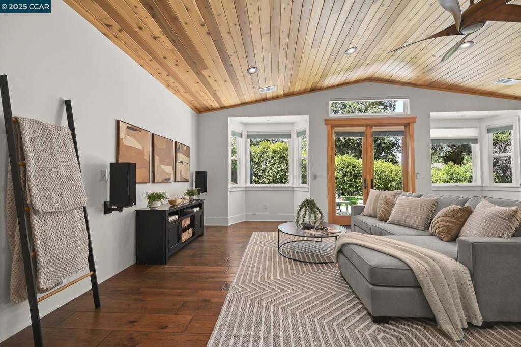 GREGORY GARDENS - Residential