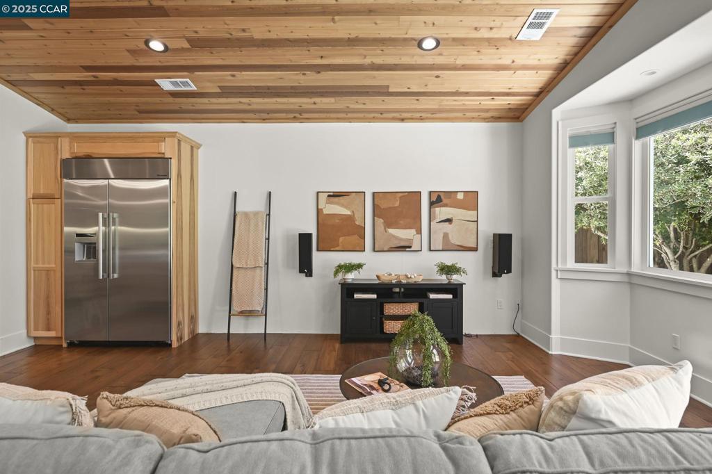 GREGORY GARDENS - Residential