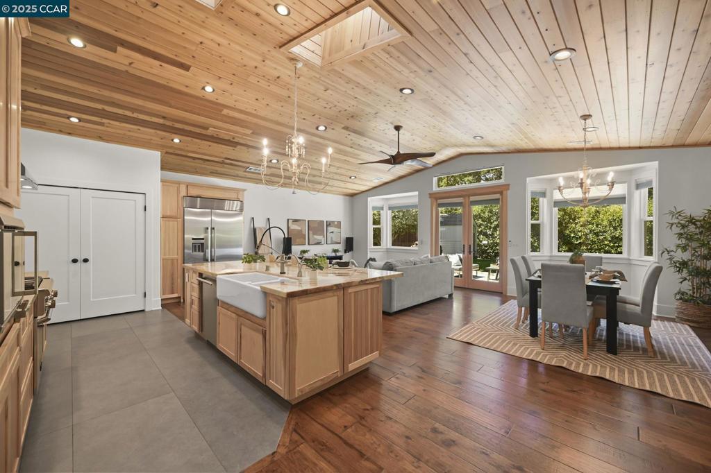 GREGORY GARDENS - Residential