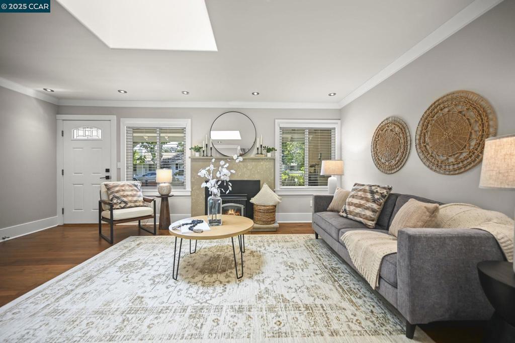 GREGORY GARDENS - Residential