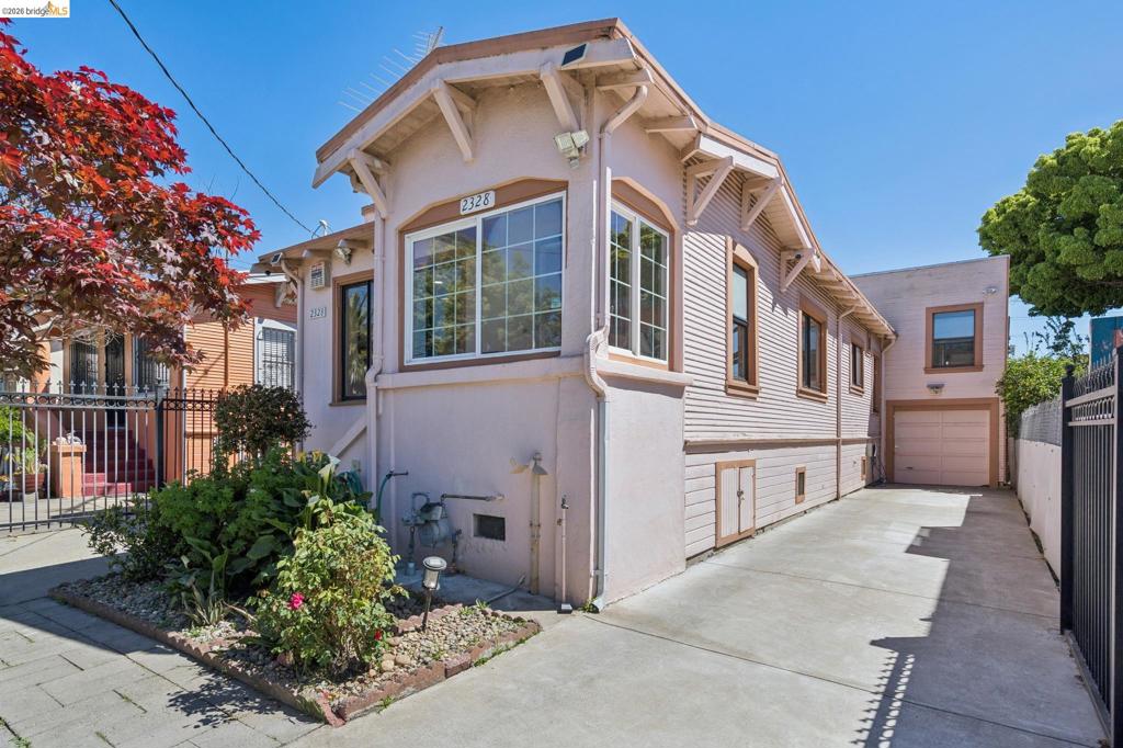 2328 Bartlett St St, Oakland CA 94601