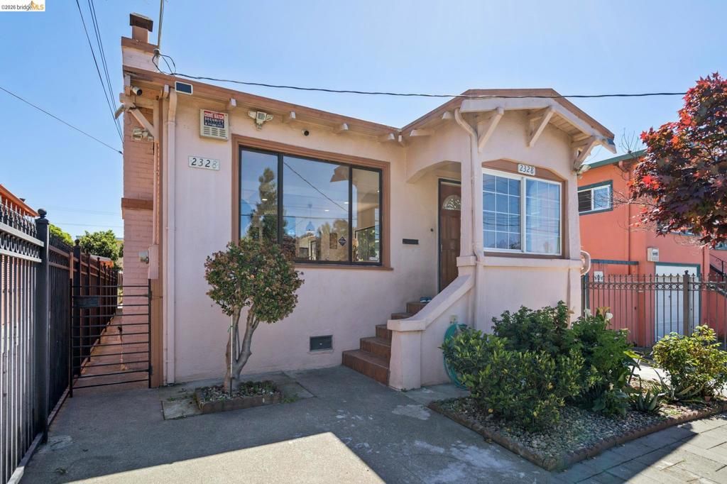 Photo of 2328 Bartlett St St, Oakland, CA 94601 (MLS # 41128929)