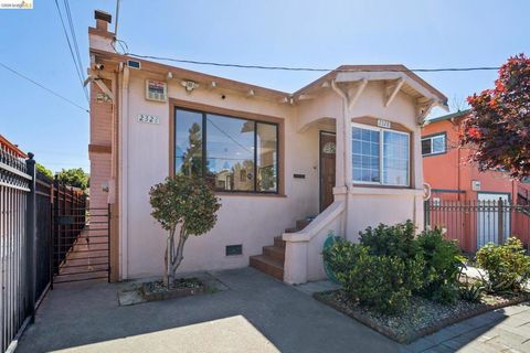 Photo of 2328 Bartlett St St, Oakland, CA 94601 (MLS # 41128929)