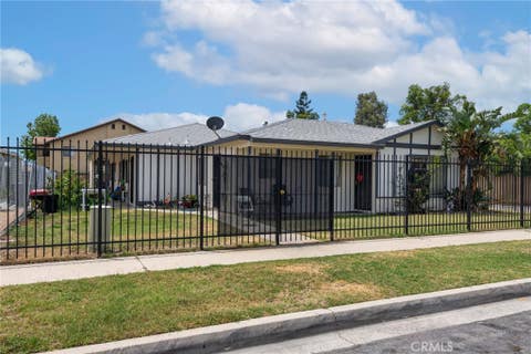 Photo of 595 W Shamrock Street, Rialto, CA 92376 (MLS # IV26142158)