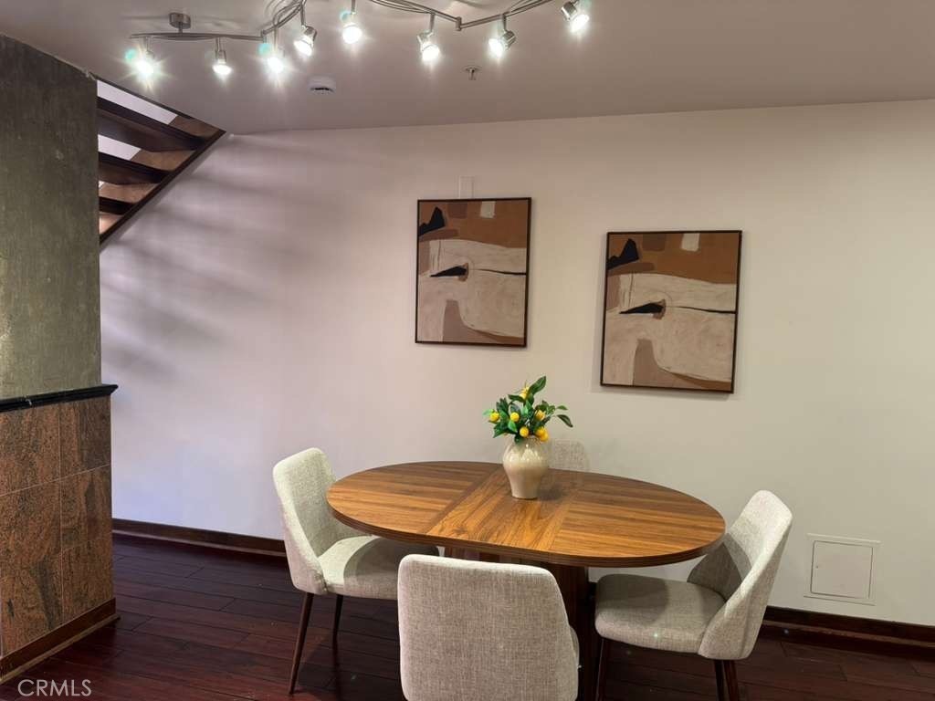 35 N Raymond Avenue 211