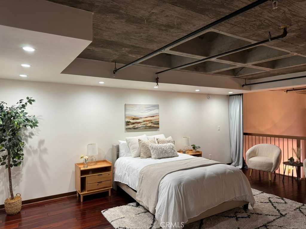 35 N Raymond Avenue 211