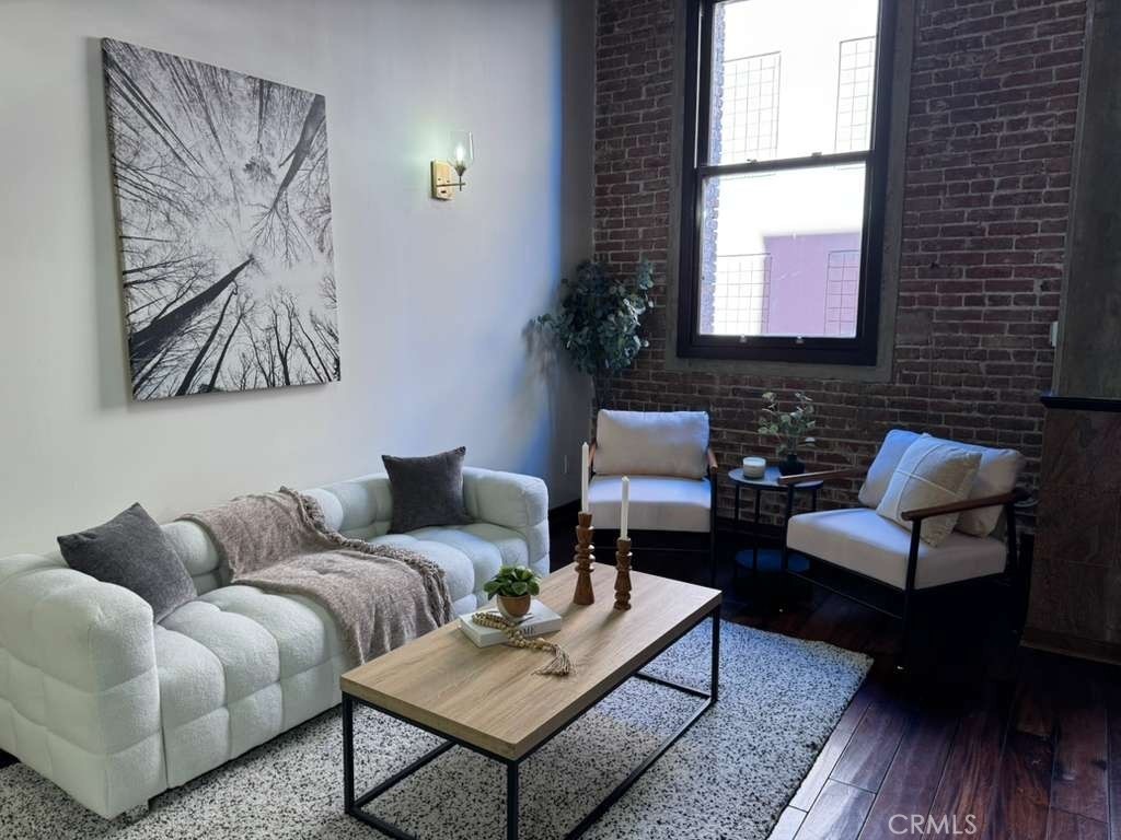 35 N Raymond Avenue 211