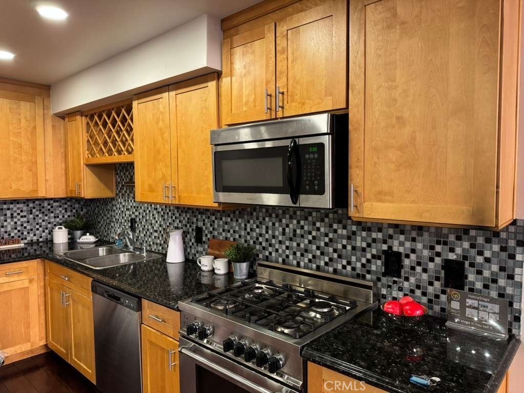 35 N Raymond Avenue 211