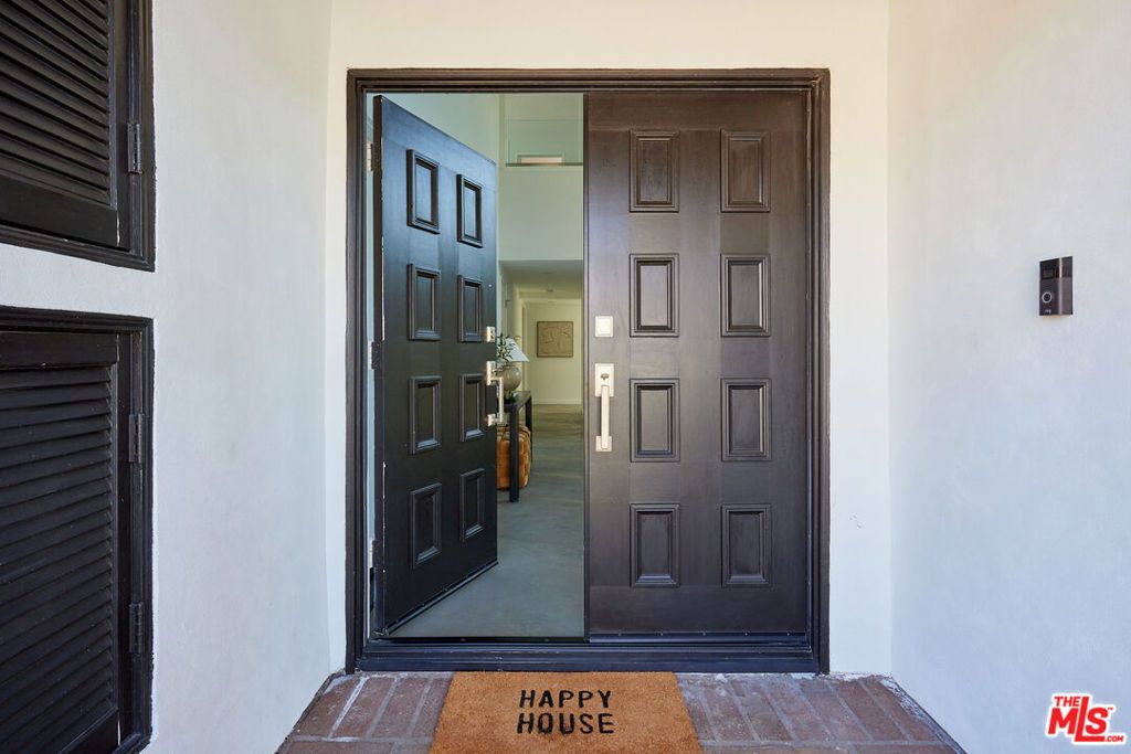 Photo of 10862 Garland Drive, Culver City, CA 90232 (MLS # 25597095)
