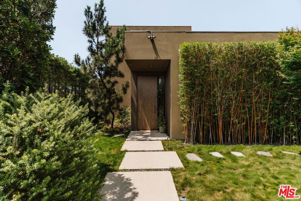 Photo of 2013 Louella Avenue, Venice, CA 90291 (MLS # 25610155)