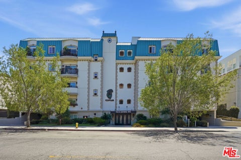 Photo of 722 S Oxford Avenue #305, Los Angeles, CA 90005 (MLS # 26863339)