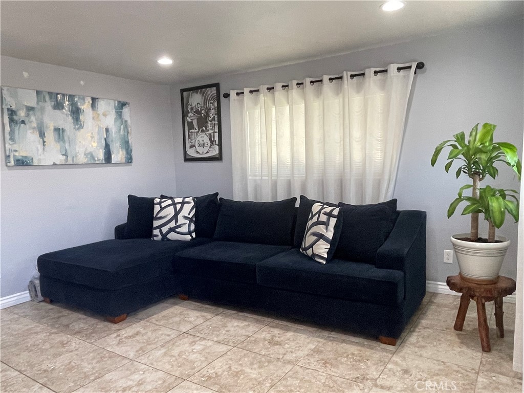 16531 16533 Vine Street 2