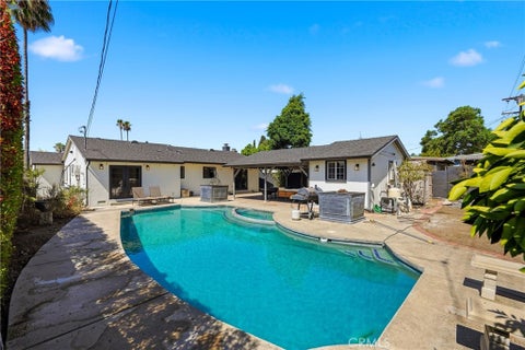 Photo of 9930 Wealtha AVE, Sun Valley, CA 91352 (MLS # SR26184342)