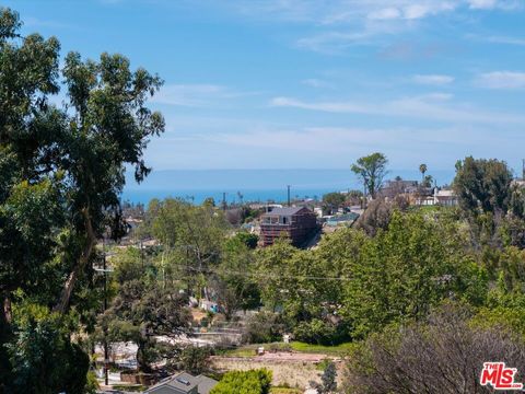 Photo of 1025 Las Pulgas Road, Pacific Palisades, CA 90272 (MLS # 26738743)