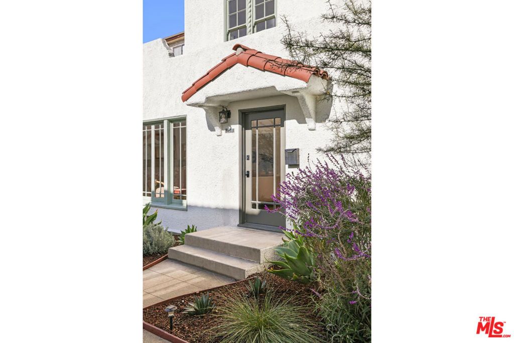 Photo of 623 N Sycamore Avenue, Los Angeles, CA 90036 (MLS # 25625897)