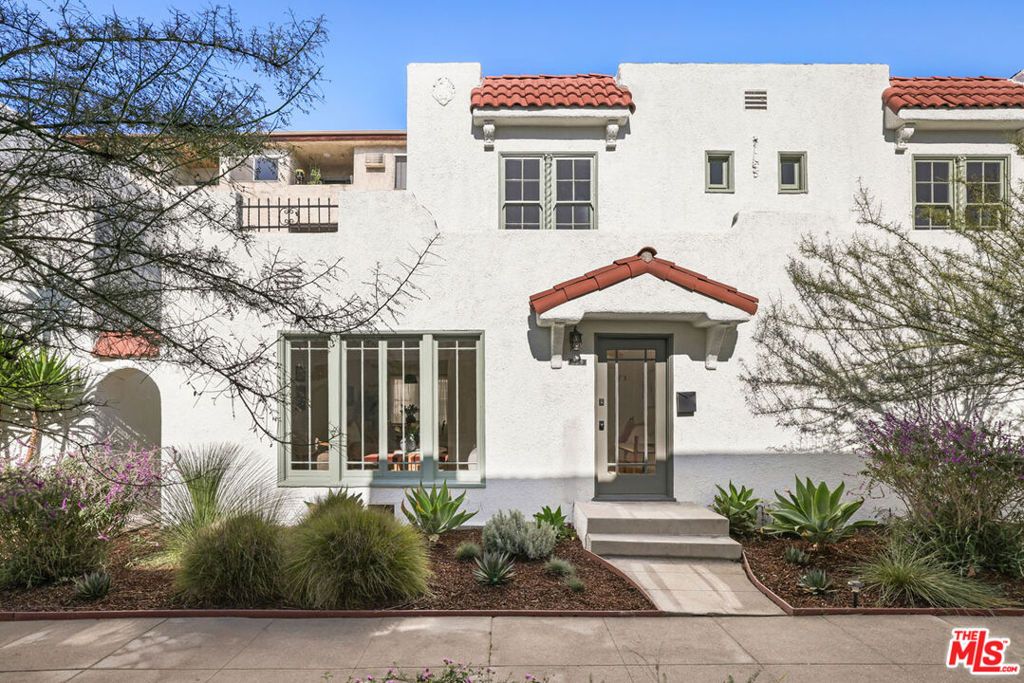 Photo of 623 N Sycamore Avenue, Los Angeles, CA 90036 (MLS # 25625897)