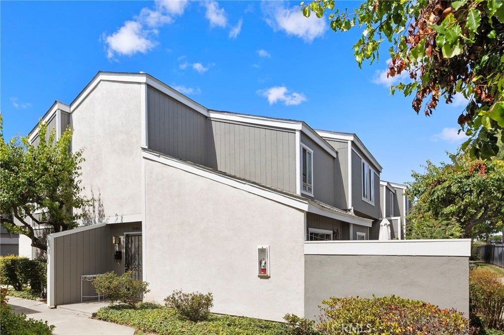 2640 W Segerstrom Ave. B