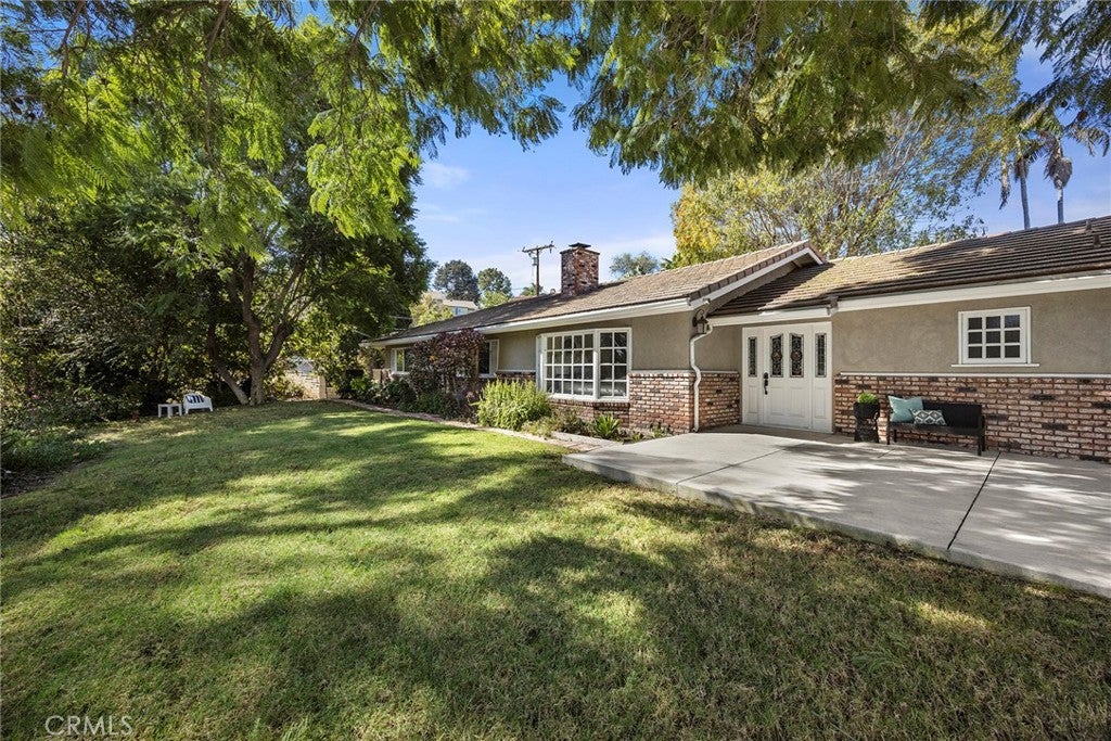 3201 Lakeknoll Drive