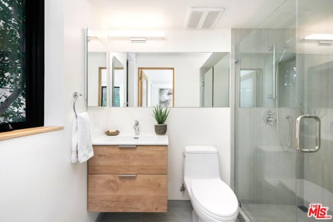 Tiny photo for 10519 Oaklawn Road, Los Angeles, CA 90064 (MLS # 26858325)