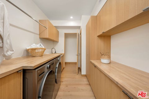Tiny photo for 10519 Oaklawn Road, Los Angeles, CA 90064 (MLS # 26858325)