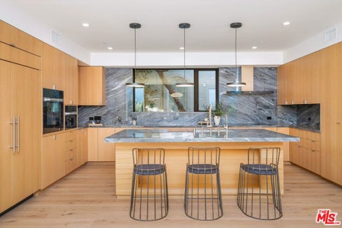 Tiny photo for 10519 Oaklawn Road, Los Angeles, CA 90064 (MLS # 26858325)
