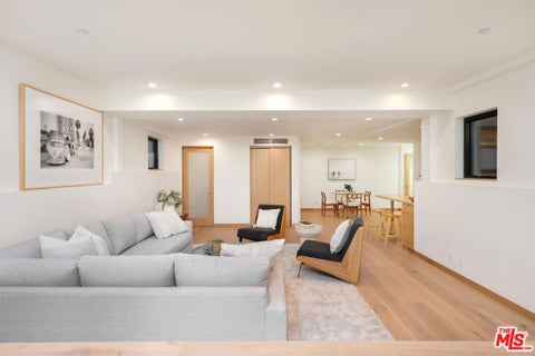 Tiny photo for 10519 Oaklawn Road, Los Angeles, CA 90064 (MLS # 26858325)