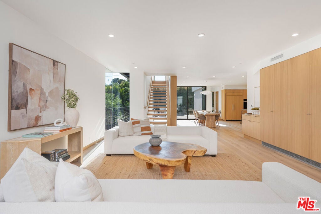 10519 Oaklawn Road, Los Angeles CA 90064