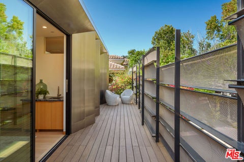 Tiny photo for 10519 Oaklawn Road, Los Angeles, CA 90064 (MLS # 26858325)