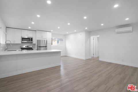 Photo of 11347 Emelita Street #6, North Hollywood, CA 91601 (MLS # 26673365)