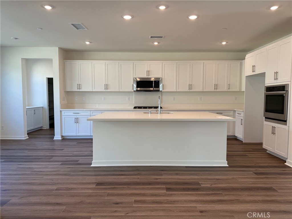 4811 Swallowtail Lane