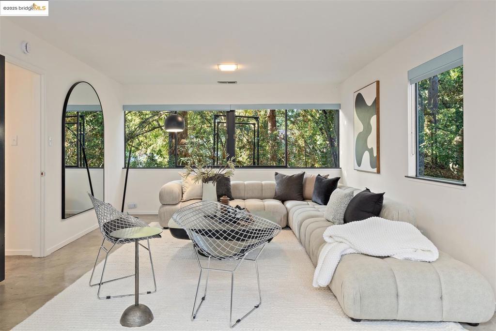 CLAREMONT - Residential