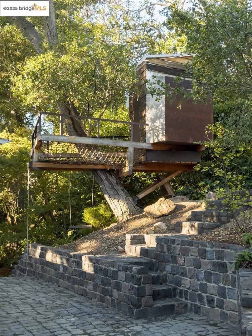 CLAREMONT - Residential