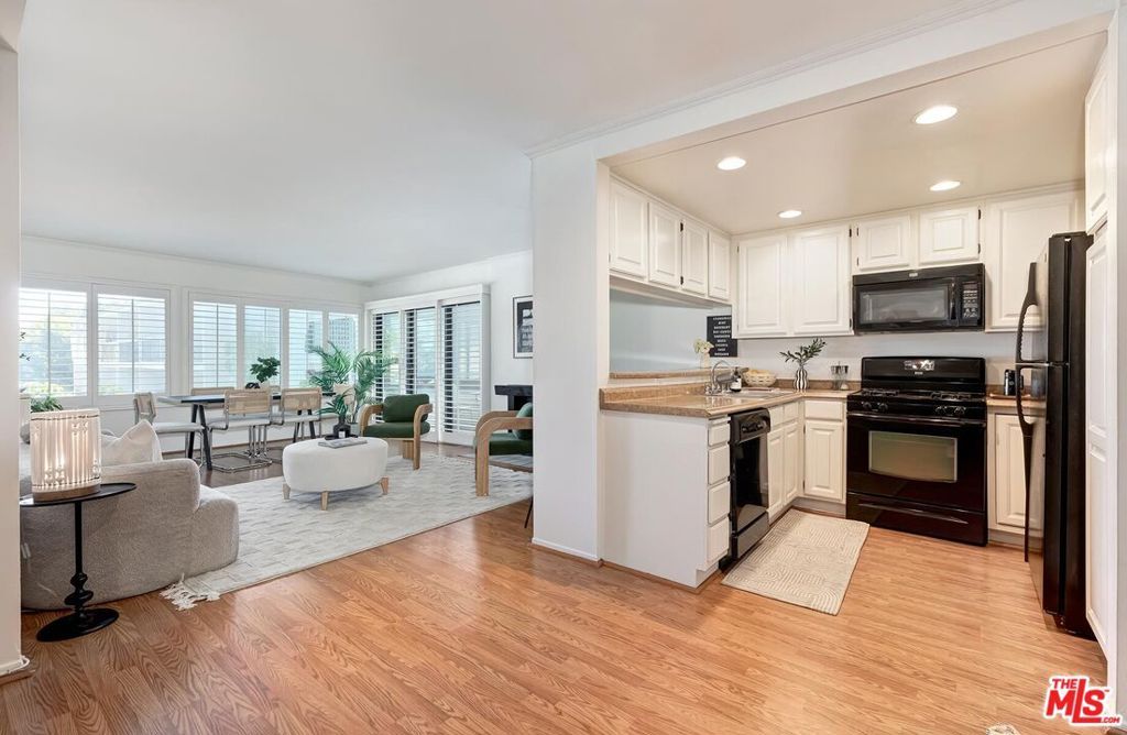 Photo of 950 N Kings Road #254, West Hollywood, CA 90069 (MLS # 26861739)
