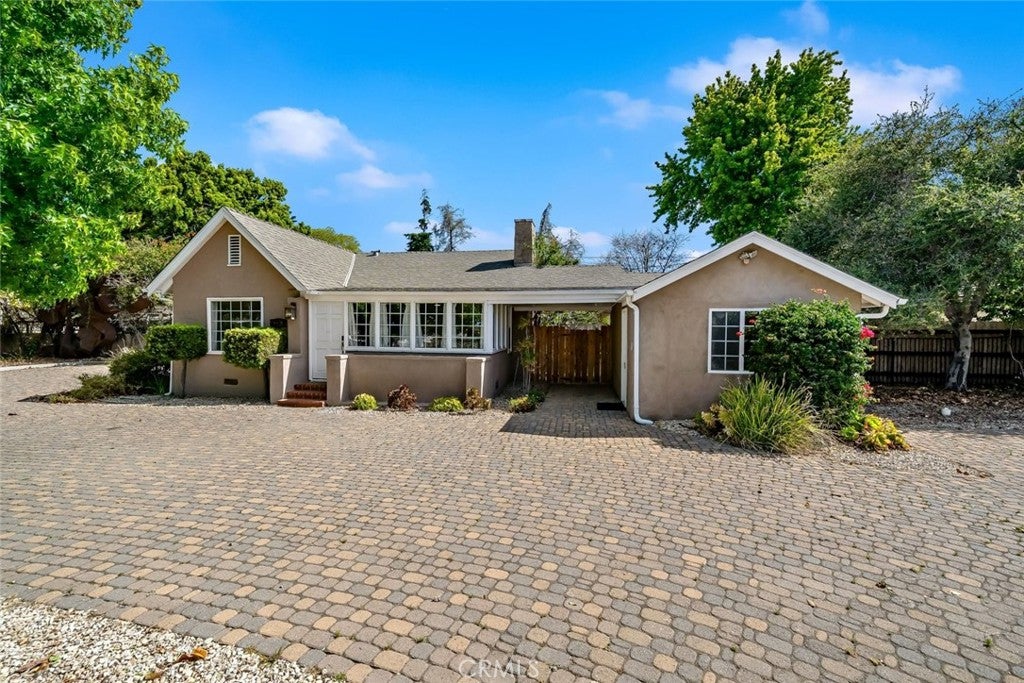 1136 E Grand