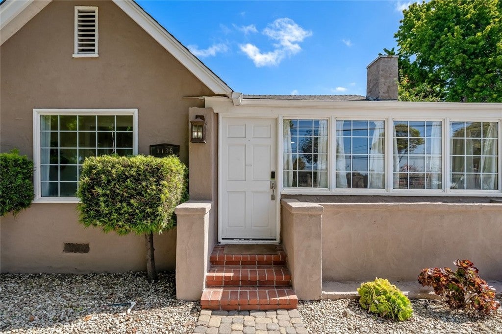 1136 E Grand