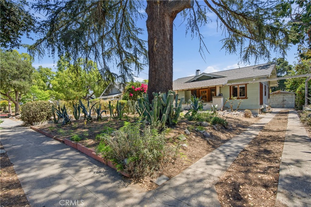 1044 N Hudson Avenue