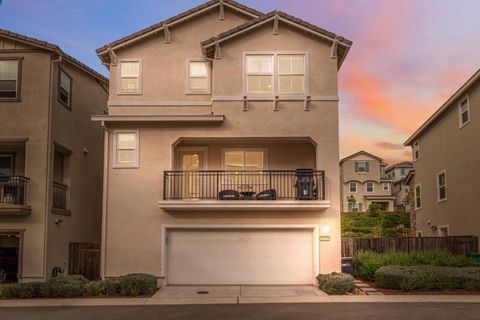 Photo of 24185 Amaranth Loop, Hayward, CA 94541 (MLS # ML82040950)