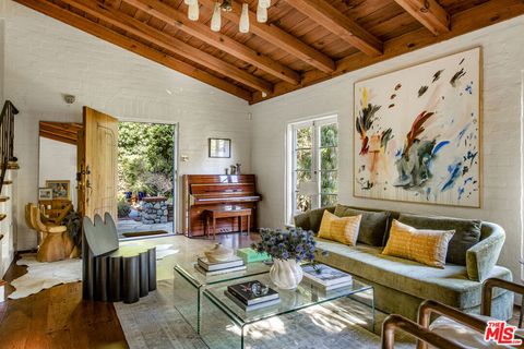 Photo of 8027 Willow Glen Road, Los Angeles, CA 90046 (MLS # 25604833)