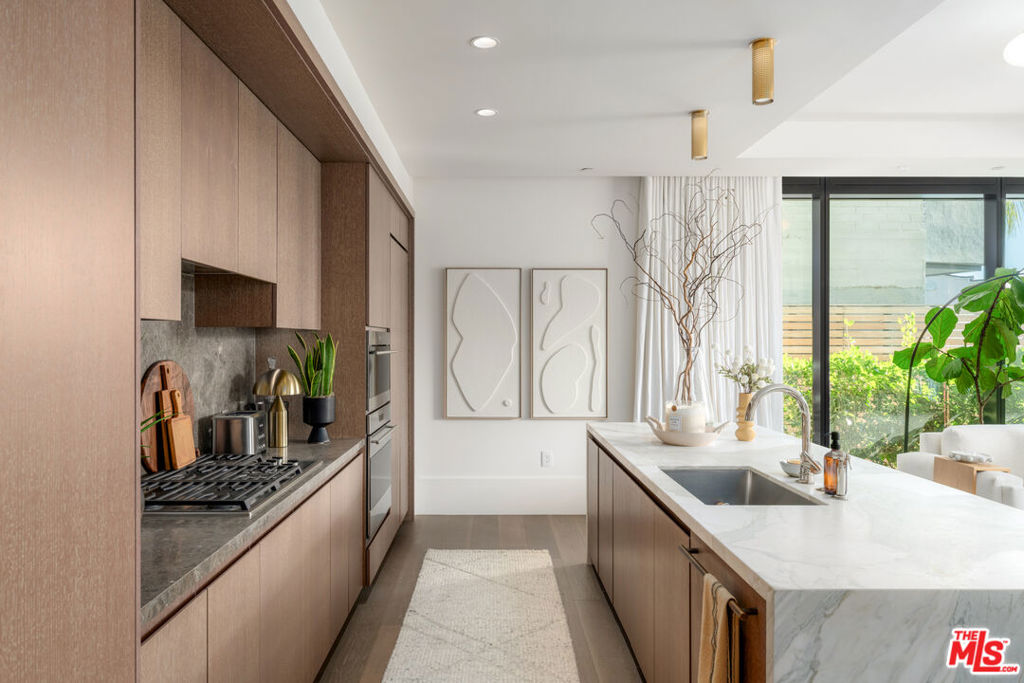 8420 W Sunset Boulevard 107