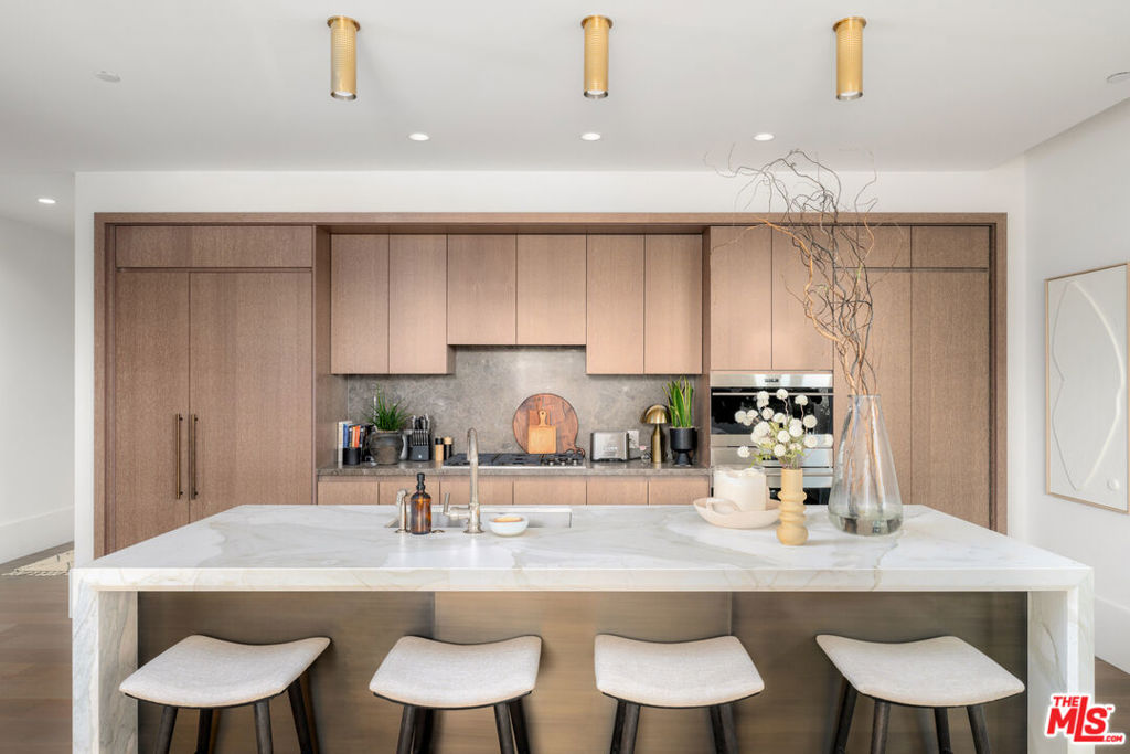 8420 W Sunset Boulevard 107