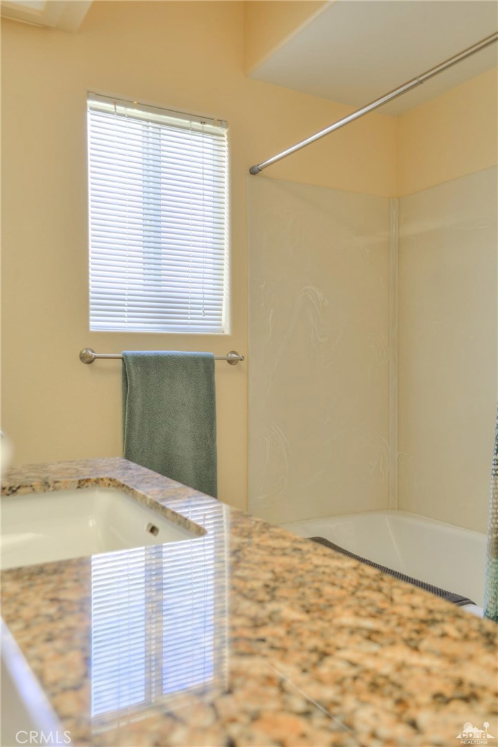 Laguna De La Paz - Residential