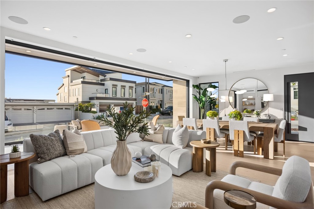 Corona del Mar South of PCH (CDMS) - Residential