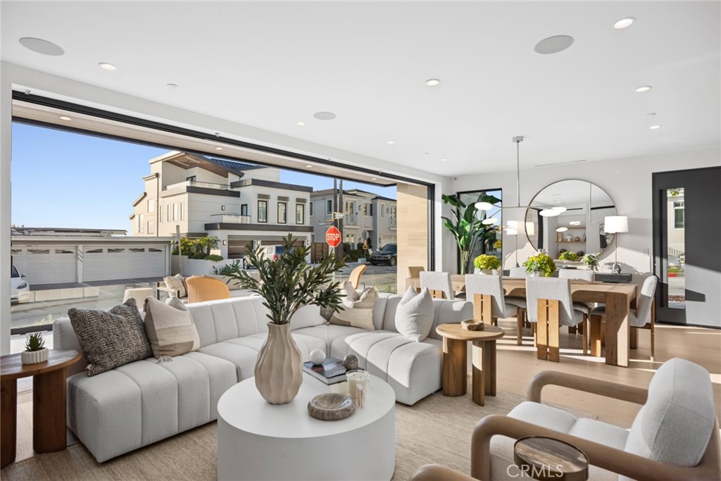 Corona del Mar South of PCH (CDMS) - Residential