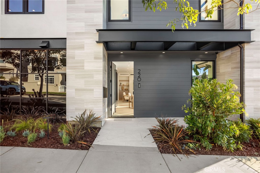 Corona del Mar South of PCH (CDMS) - Residential